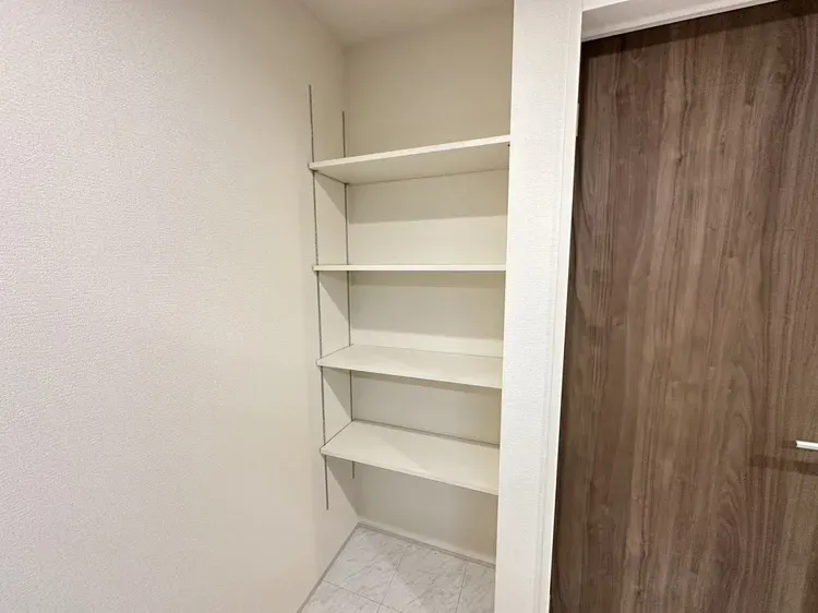 2号棟　洗面所の可動棚