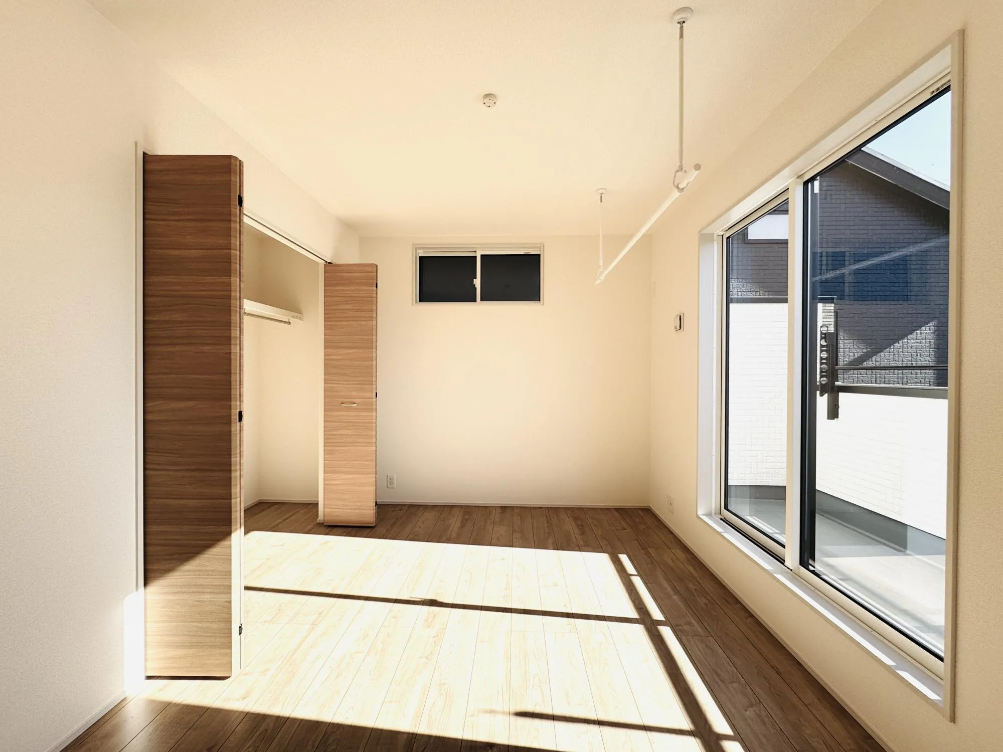 【1号棟:主寝室・東側】