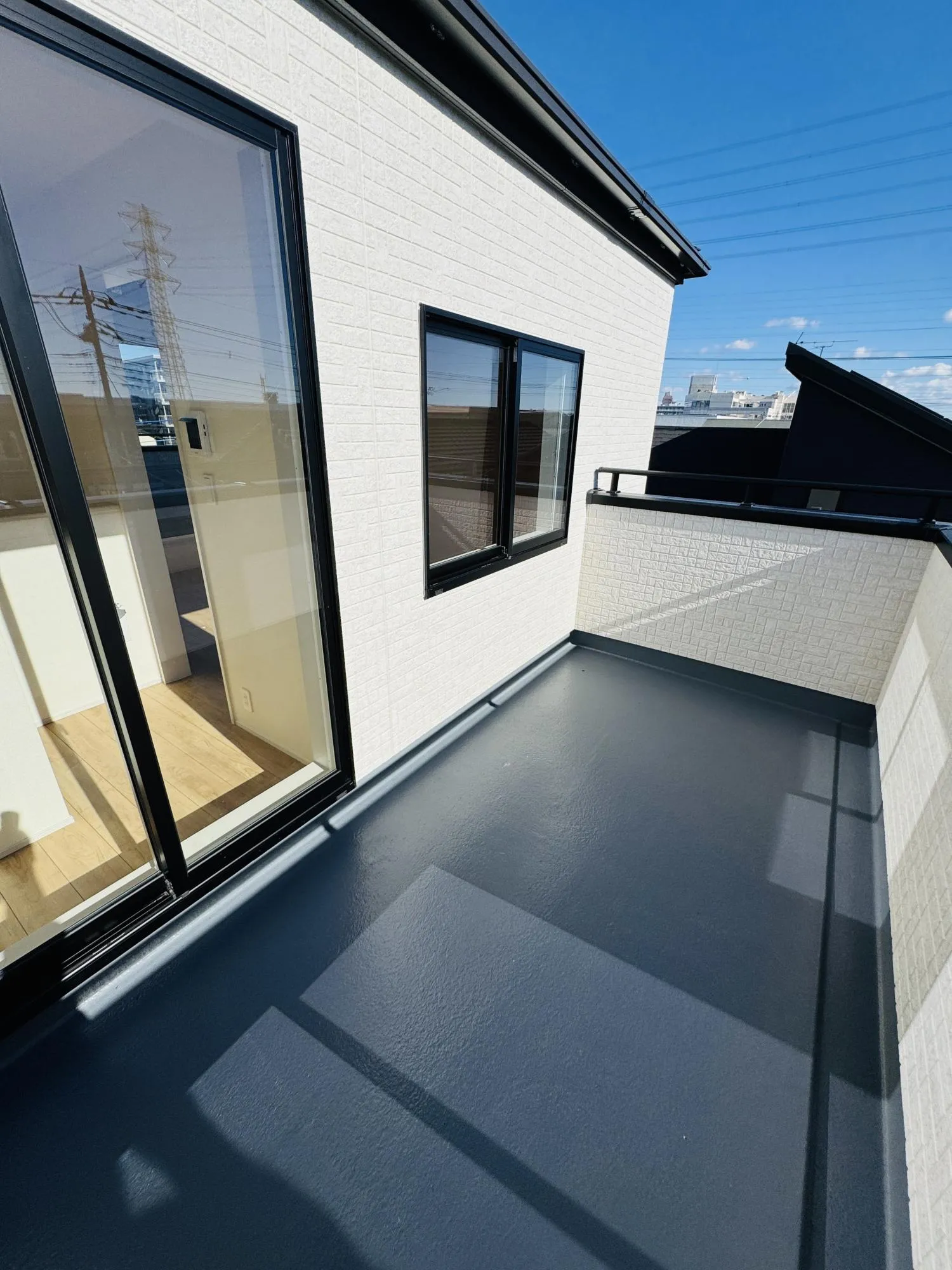 【1号棟:3階南側バルコニー】