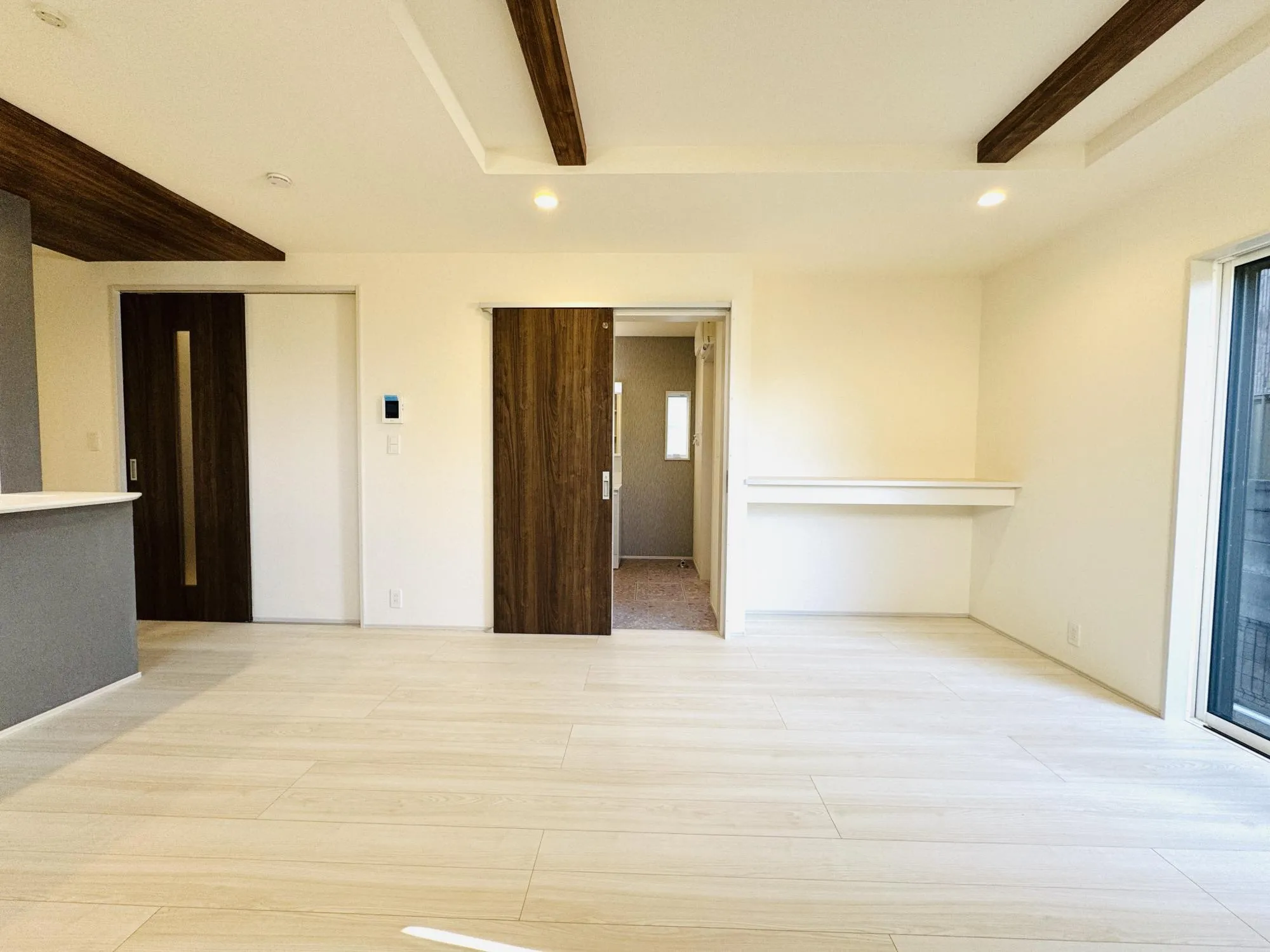 【2号棟:リビング東向き】