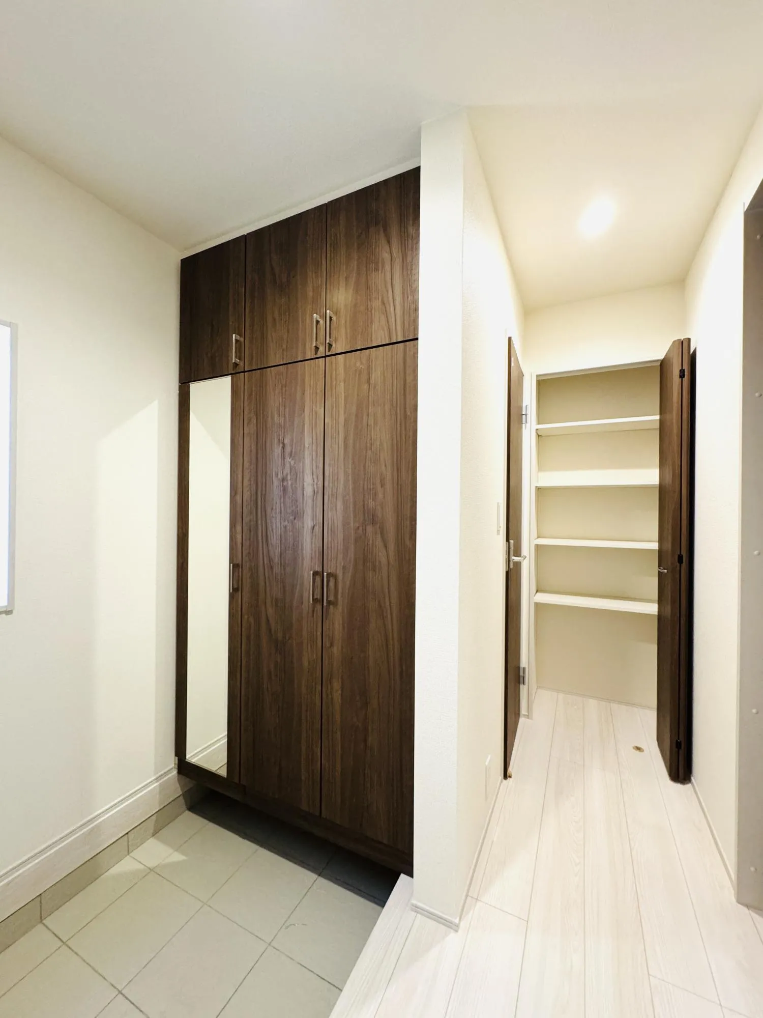 【2号棟:玄関】