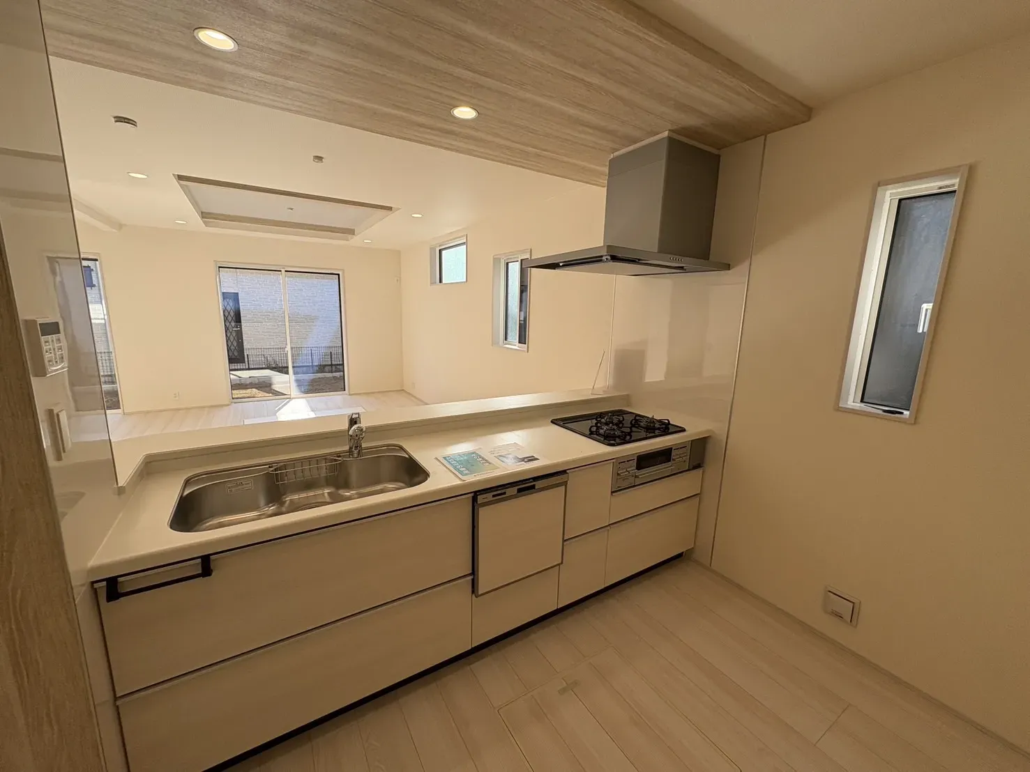 【キッチン】食洗器乾燥機、浄水器蛇口の設備充実の広々としたシステムキッチンです♪