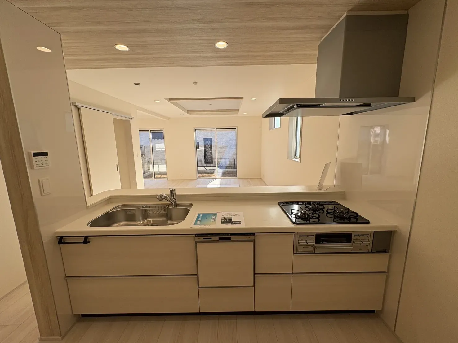 【キッチン】リビング全体が見渡せる対面キッチン♪