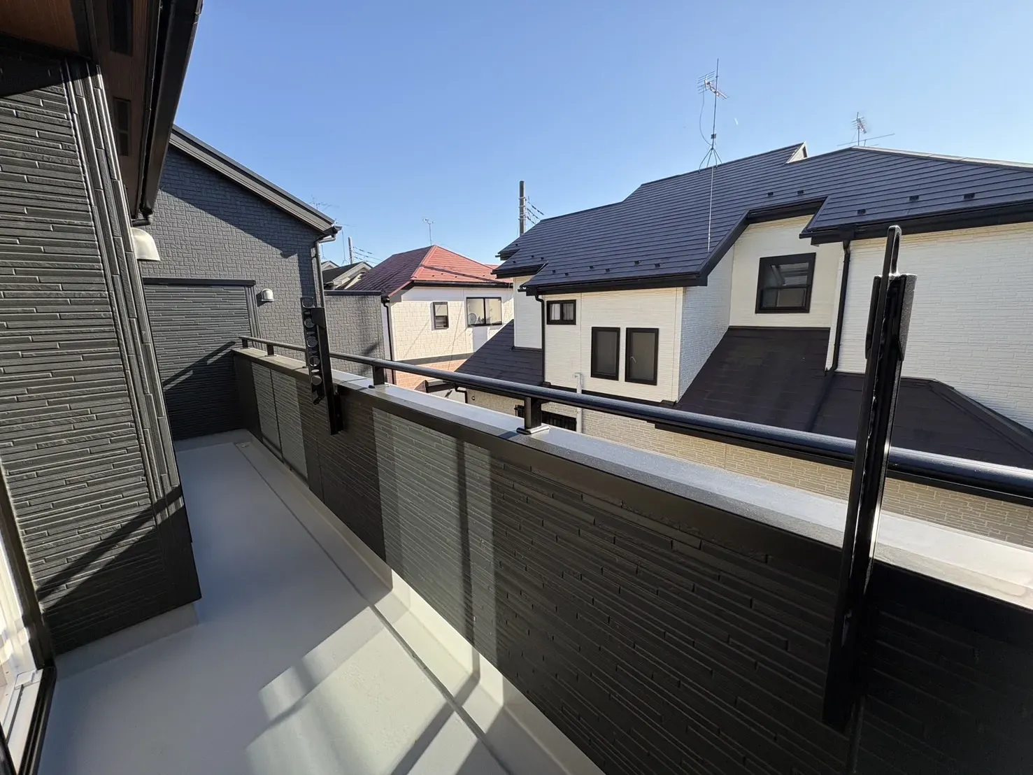 【バルコニー】便利で広々としたバルコニー日当たり良好です♪