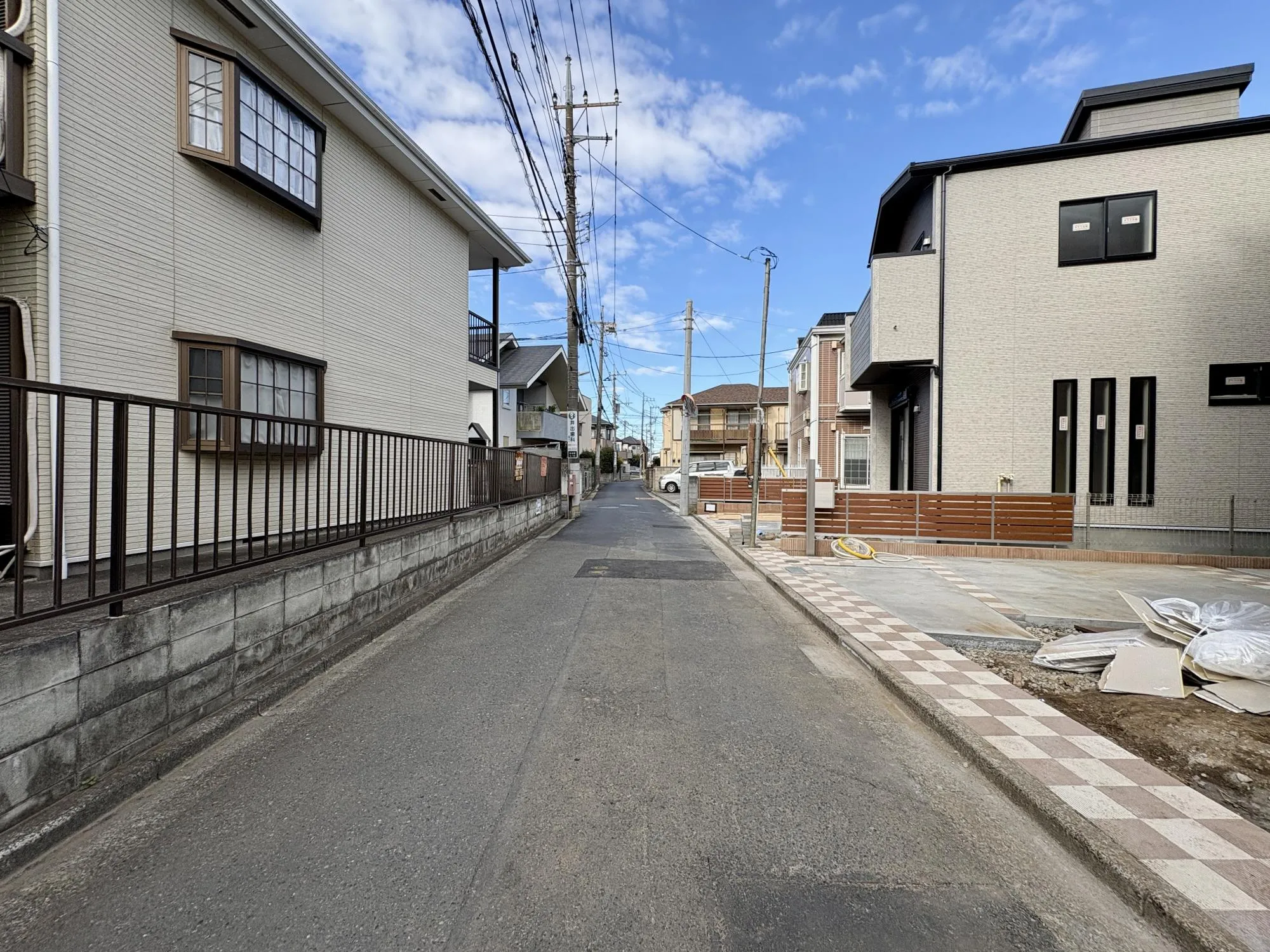 【前面道路含む現地写真】