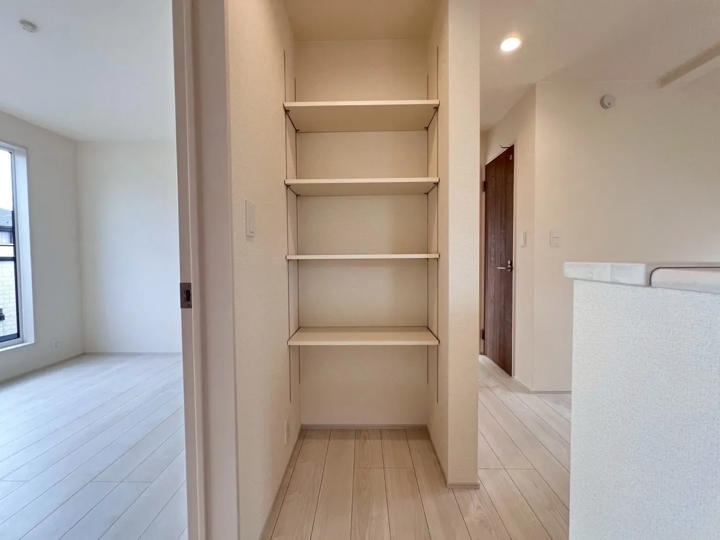 ちょっとした物を置くのに便利な2階廊下収納◎