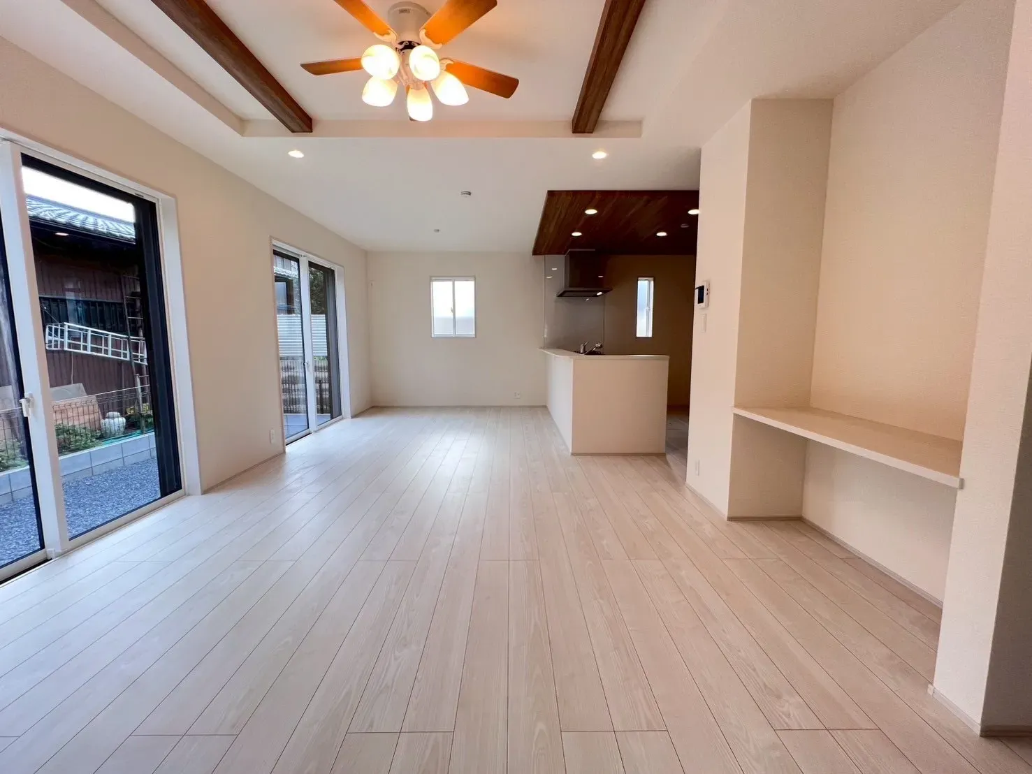 ご友人を招いてのホームパーティやご親戚の集まりなども、ゆとりを持って楽しめる広さです。