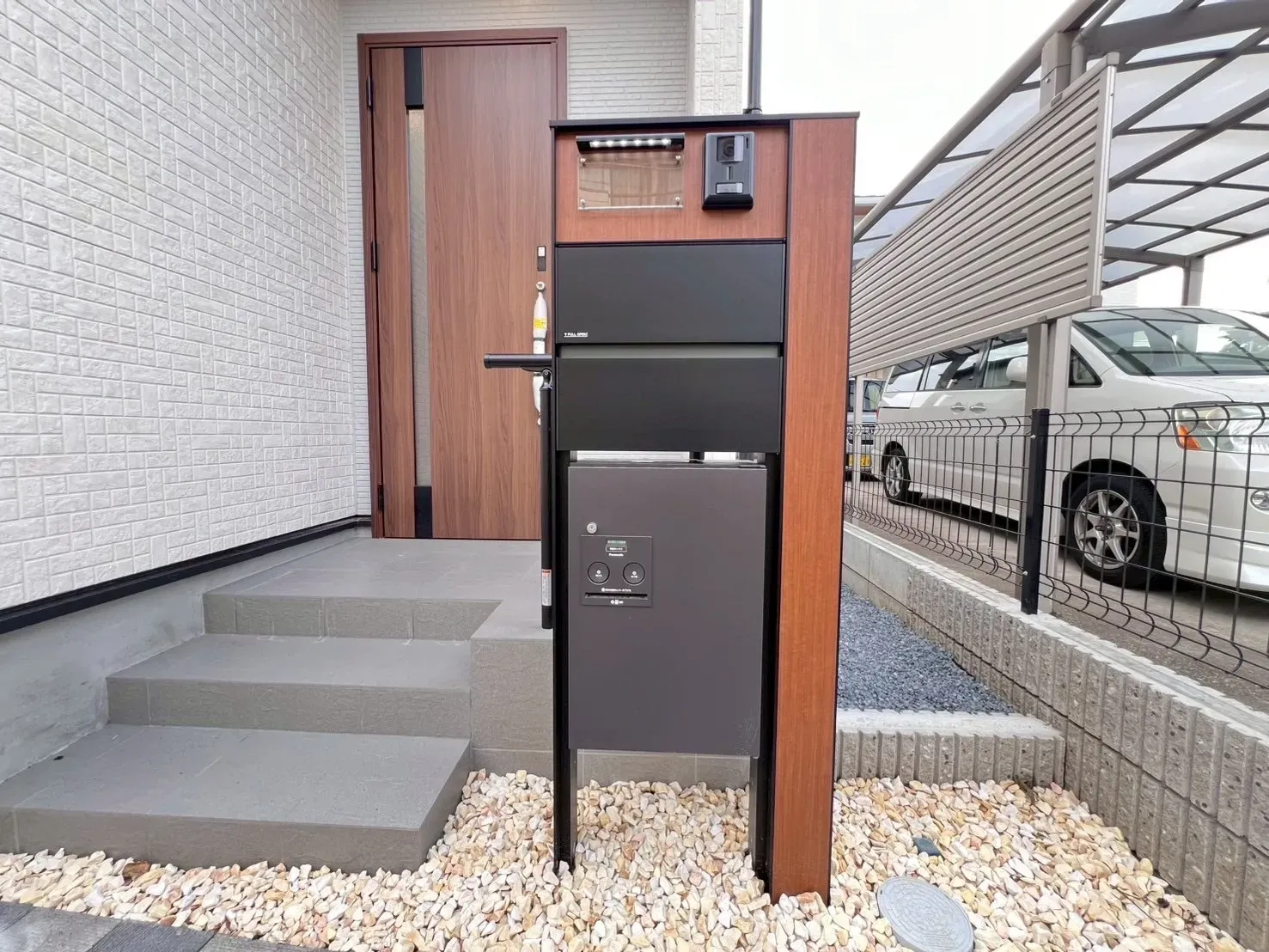 不在時でも安心の宅配ボックス付きポスト