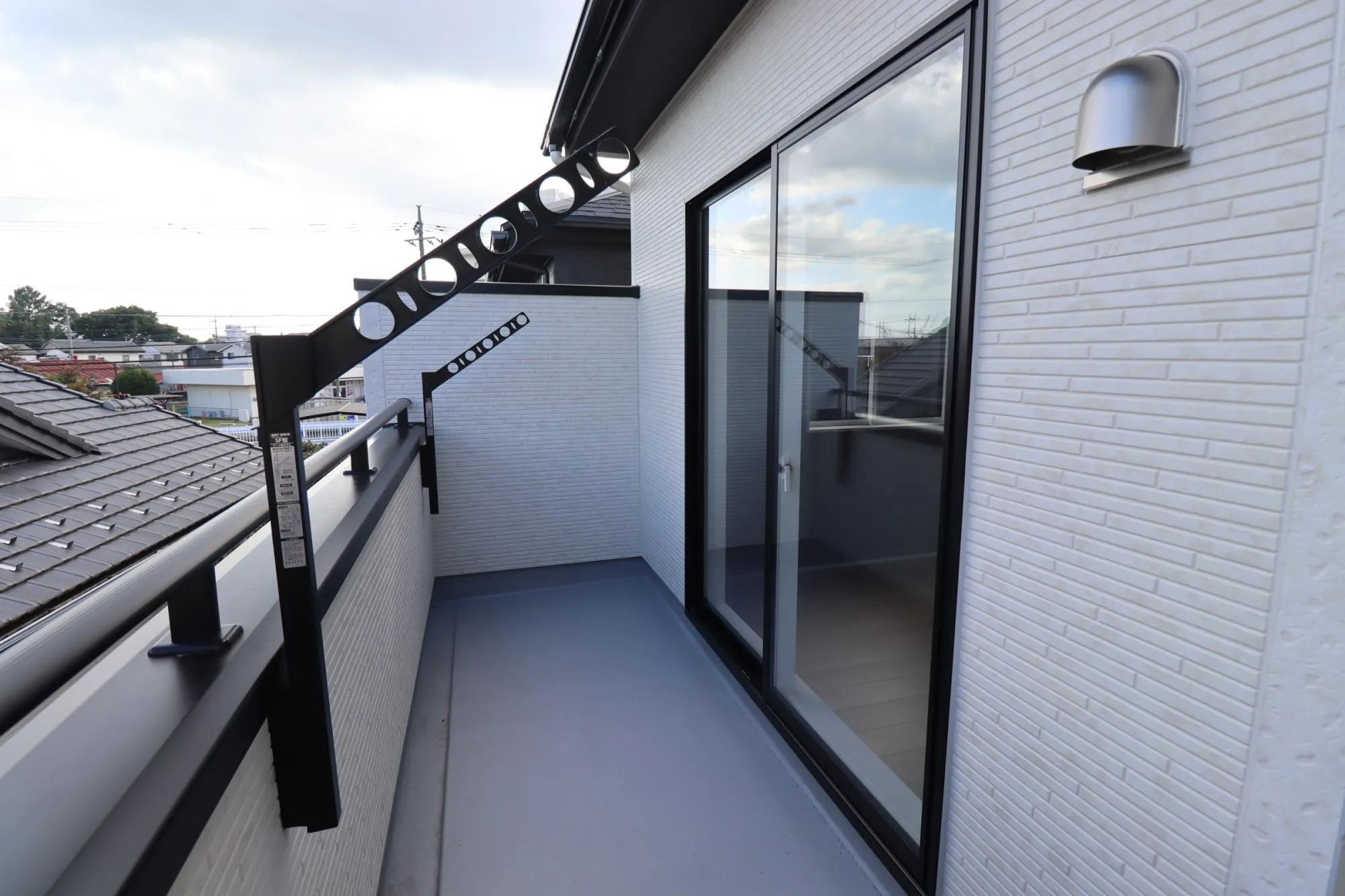 2号棟 バルコニー
2部屋から行き来が可能な広々バルコニー♪