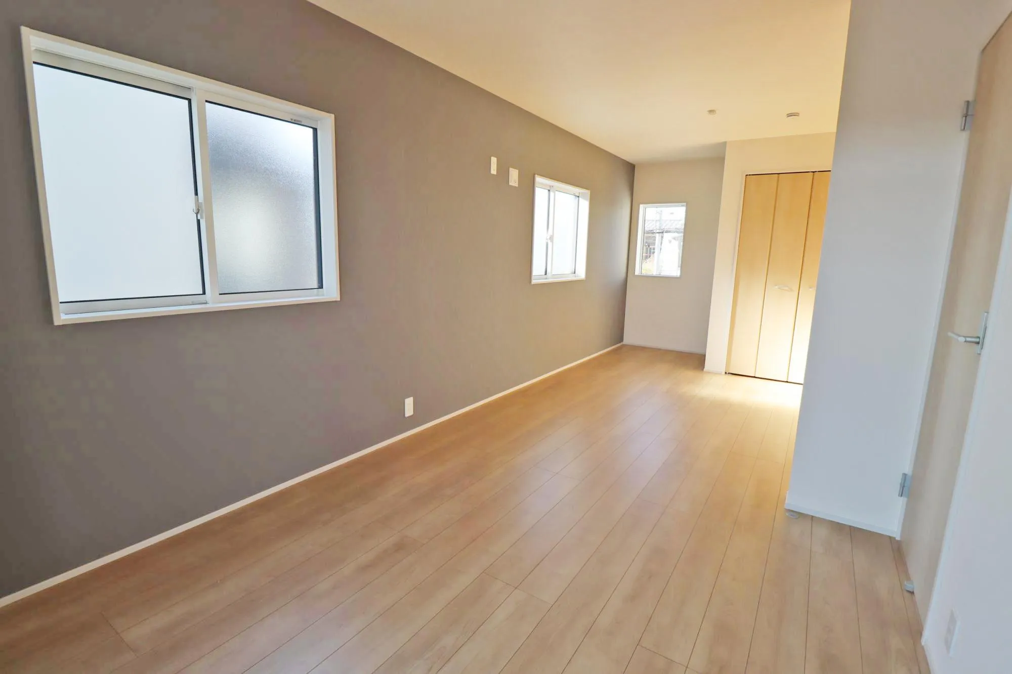 2号棟 南側寝室10.5帖
間仕切り壁設置で2部屋に変更可能
(別途有償オプション)