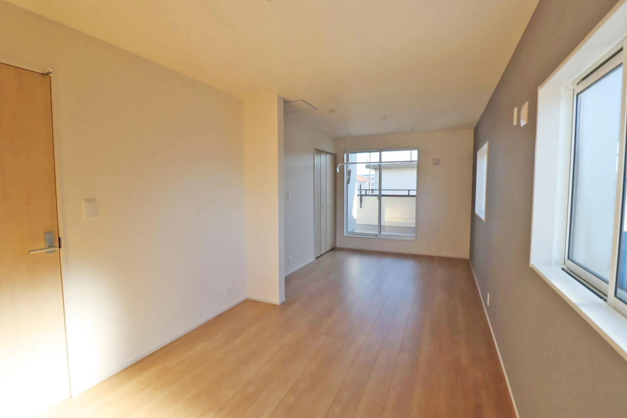 2号棟 南側寝室10.5帖
間仕切り壁設置で2部屋に変更可能
(別途有償オプション)