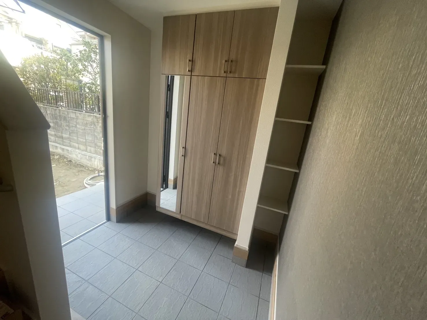 【②号棟玄関】