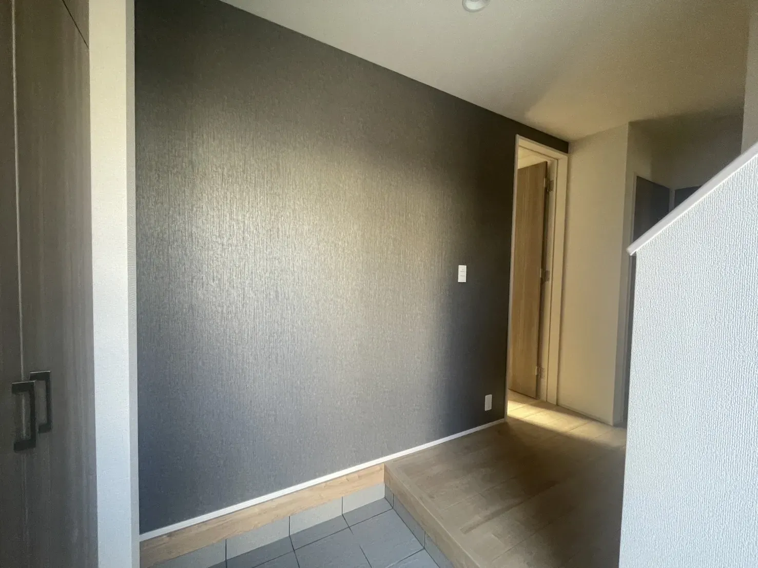 【②号棟玄関】