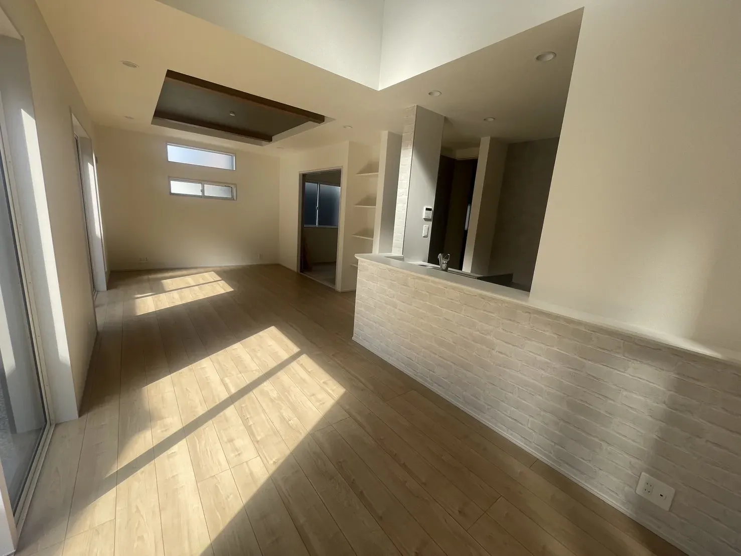 【②号棟LDK17.0帖】
明るい陽射しがリビングにさしこみます!