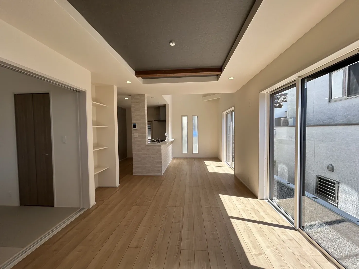 【②号棟LDK17.0帖】
折上天井で開放感とデザイン性アップ!