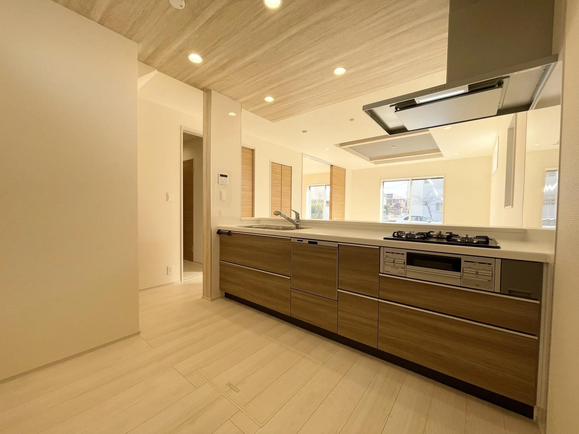 【キッチン】リビング全体が見渡せる対面キッチン♪