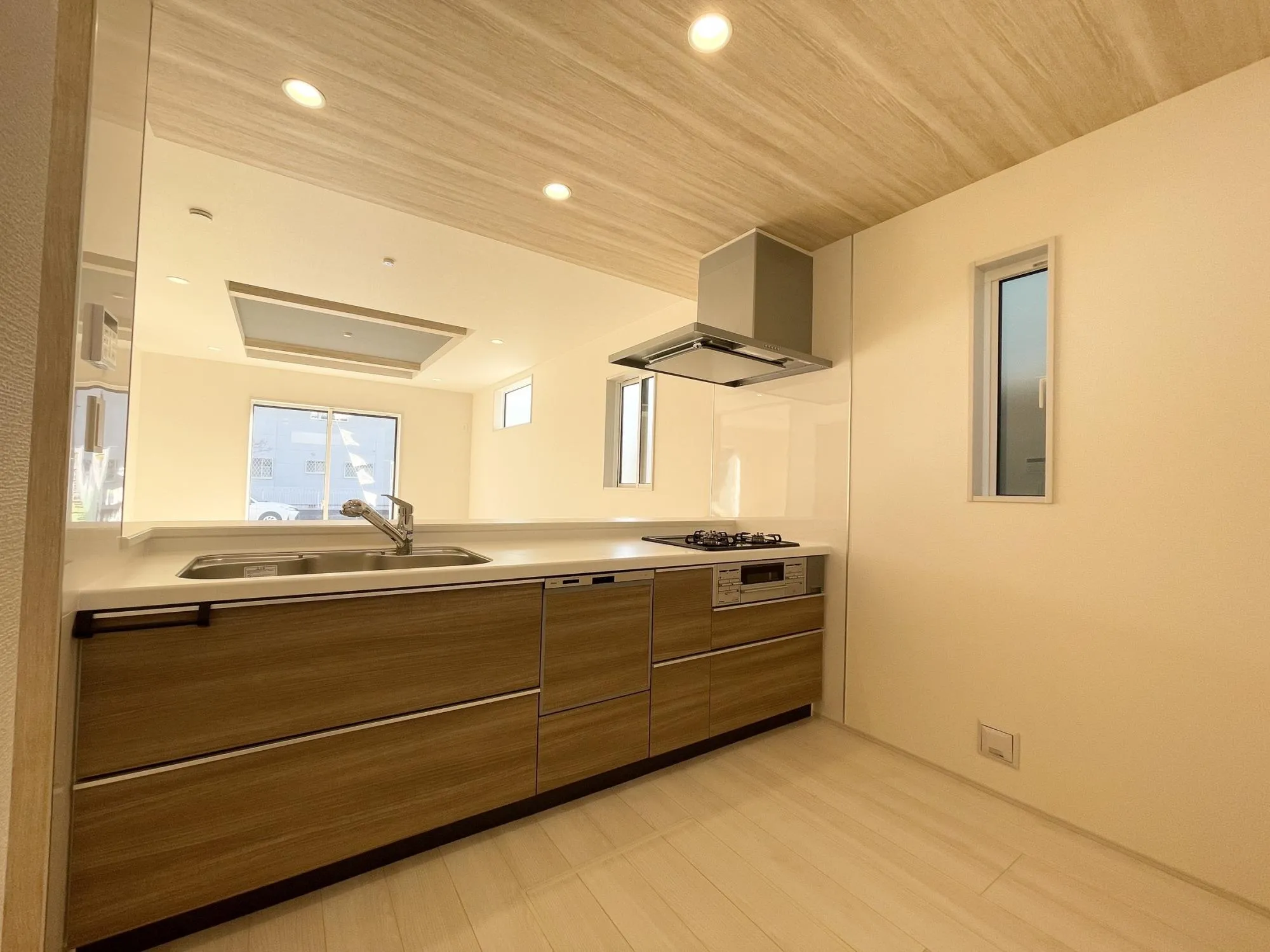 【キッチン】食洗器乾燥機、浄水器蛇口の設備充実の広々としたシステムキッチンです♪