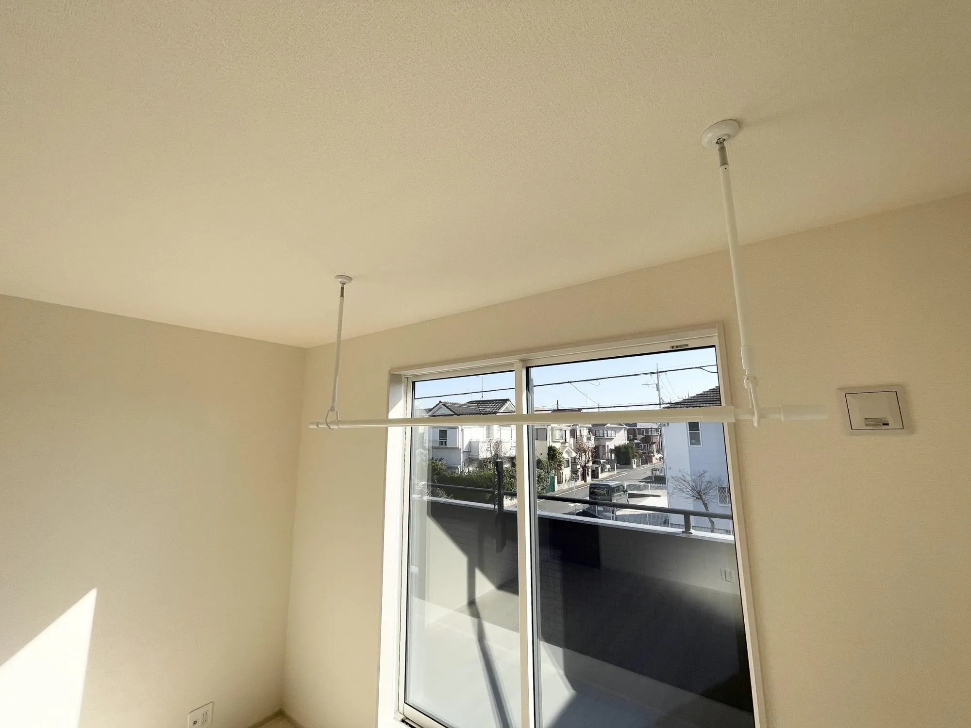 【室内物干】雨の日も安心♪お好みの高さに調節可能です♪