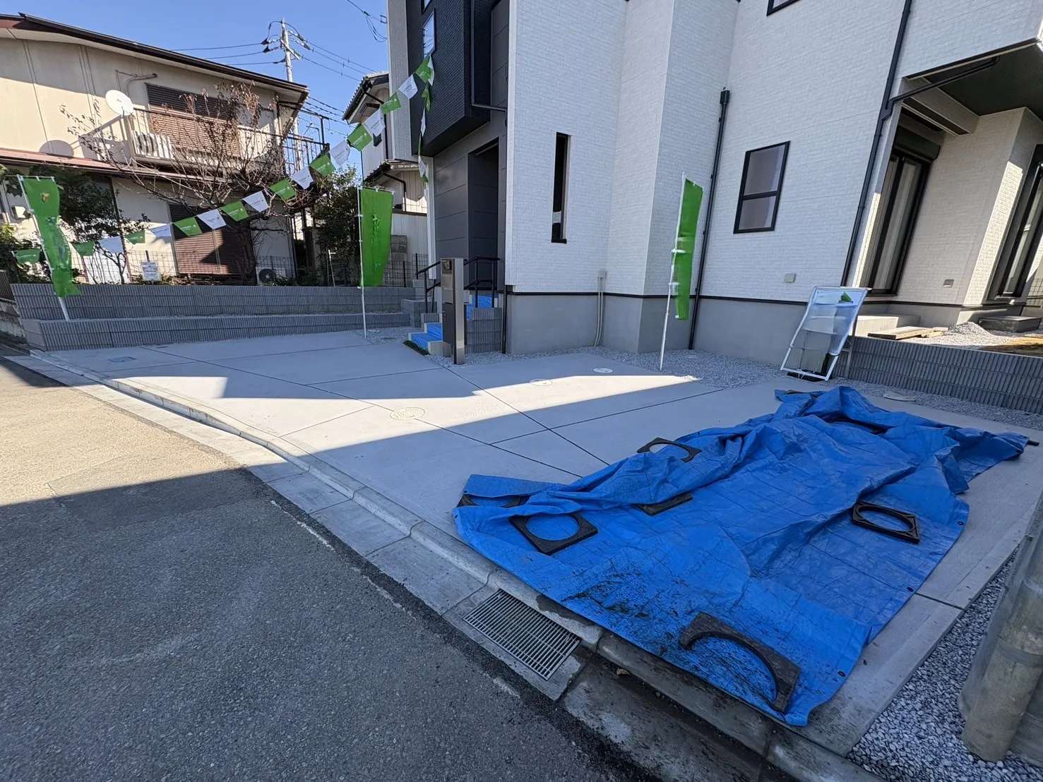 【販売現地】カースペース並列3台確保♪(1台小型)