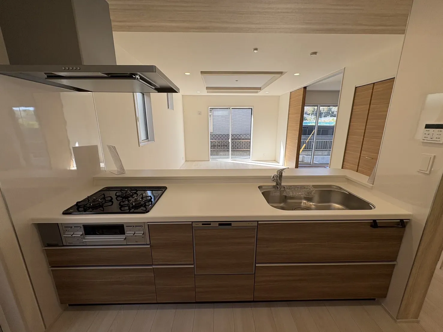 【キッチン】リビング全体が見渡せる対面キッチン♪