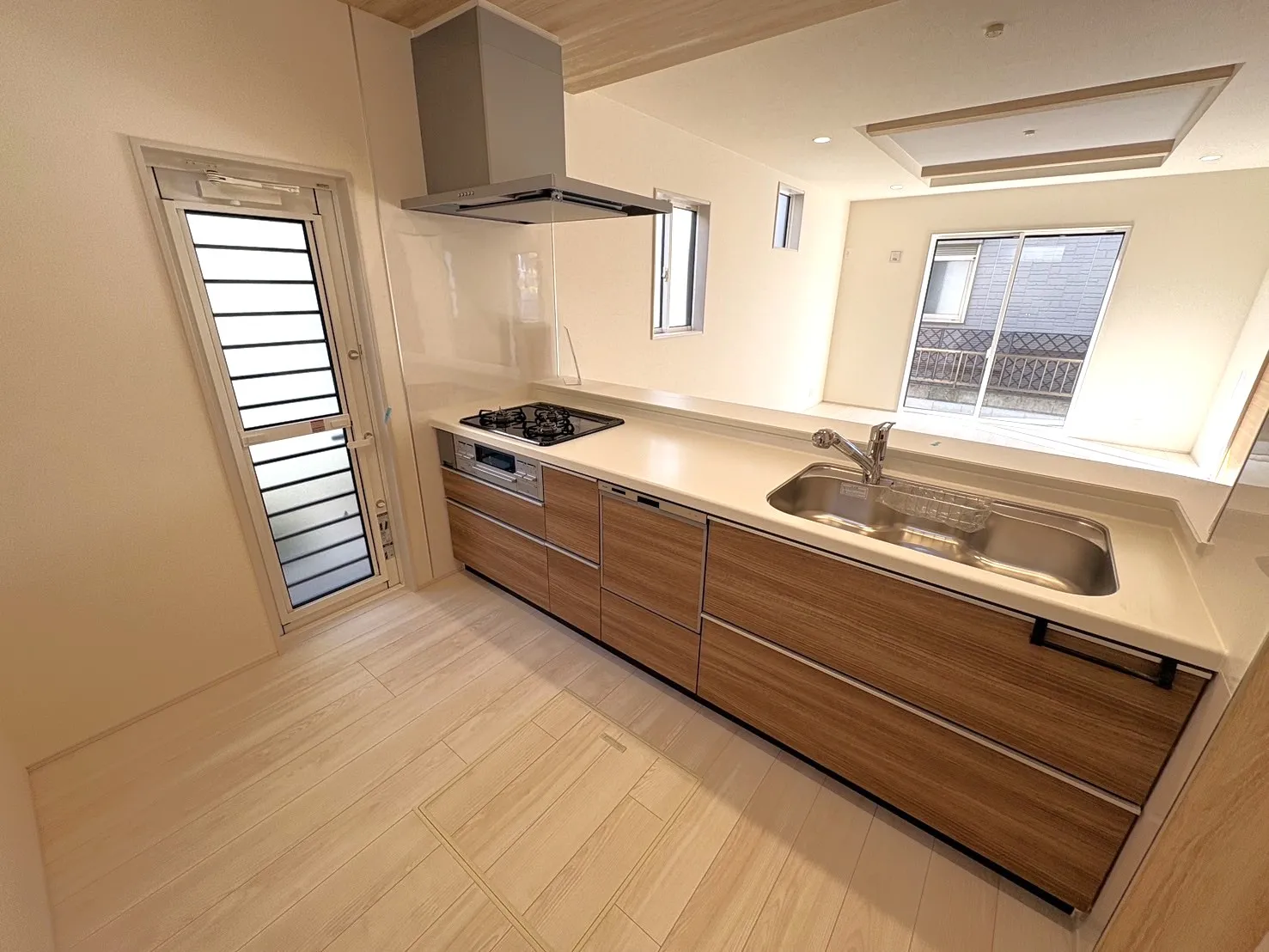 【キッチン】食洗器乾燥機、浄水器蛇口の設備充実の広々としたシステムキッチンです♪