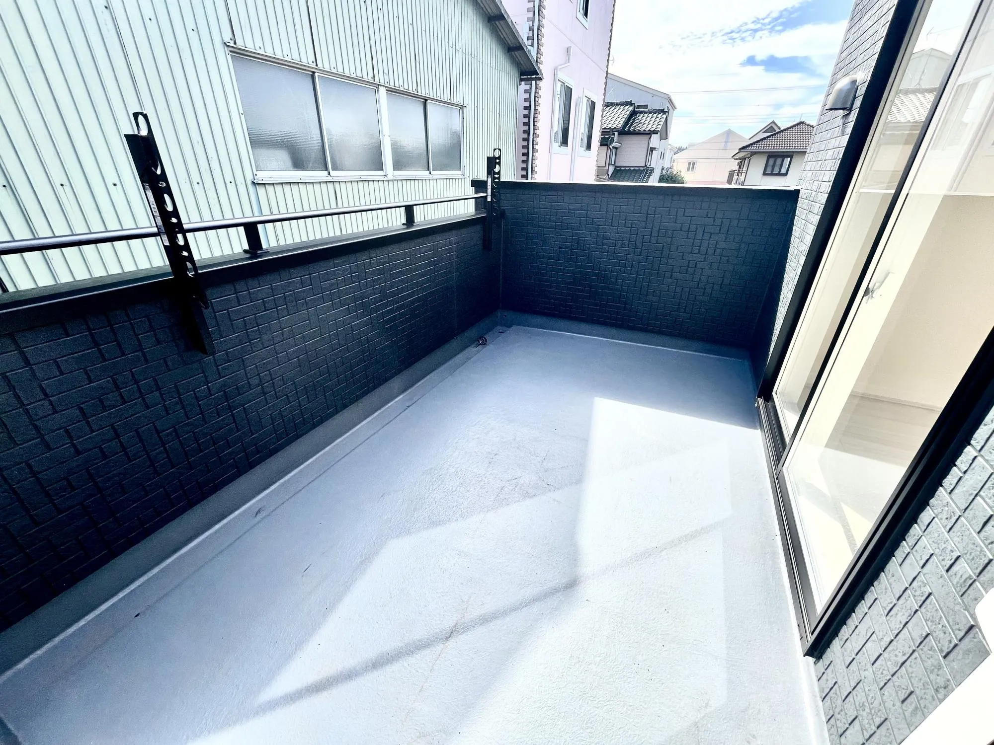 【①号棟】洗濯物が多い日も嬉しい広々バルコニー