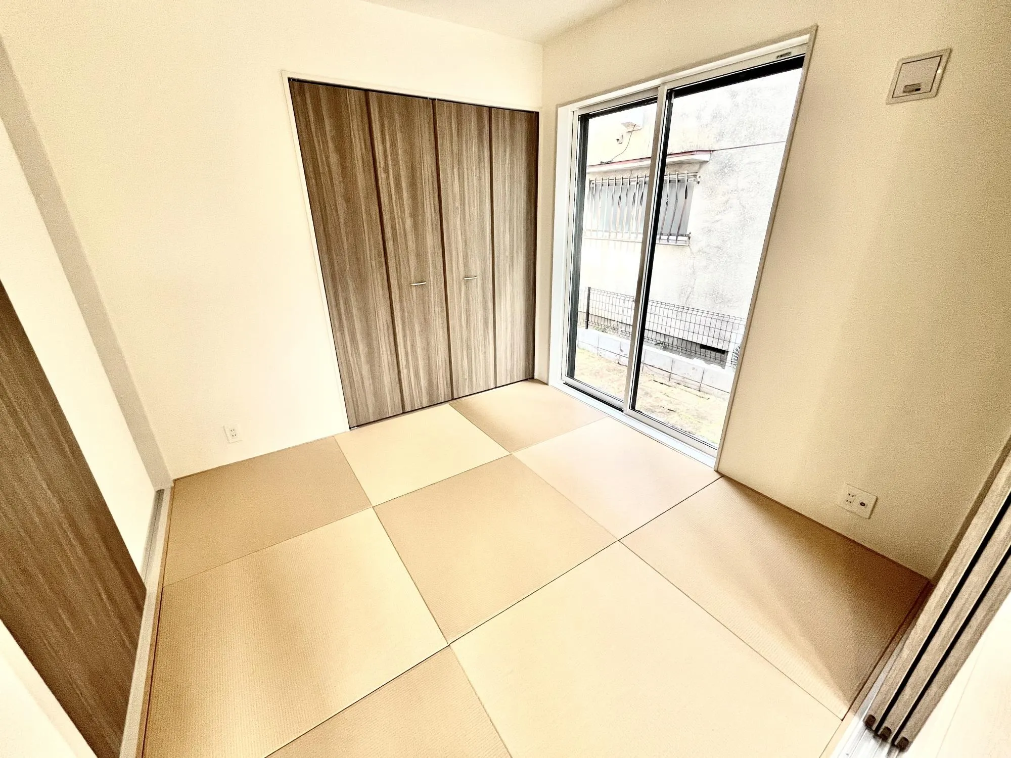 【①号棟】LDKと和室併せて約20.5帖の広々空間