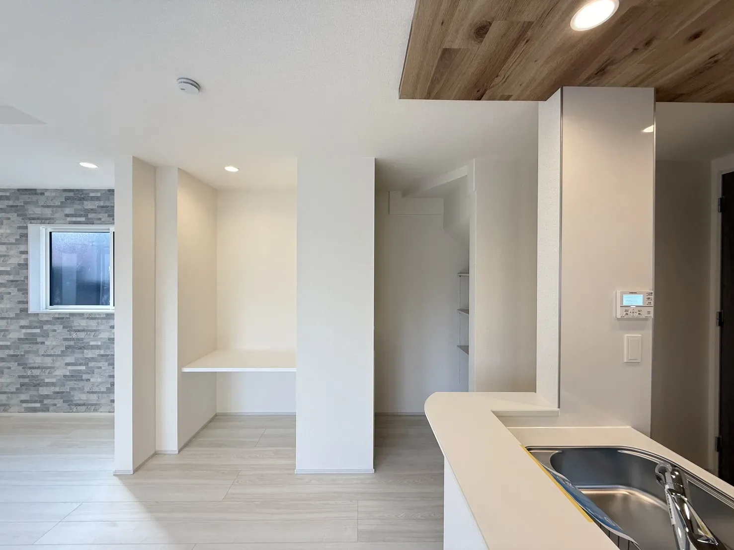 【LDK】
パントリーの横にはカウンターが設置されており、作業スペースやワークスペースとして使用できます!