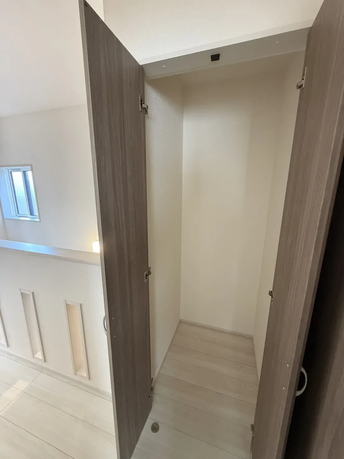 【2階廊下収納】