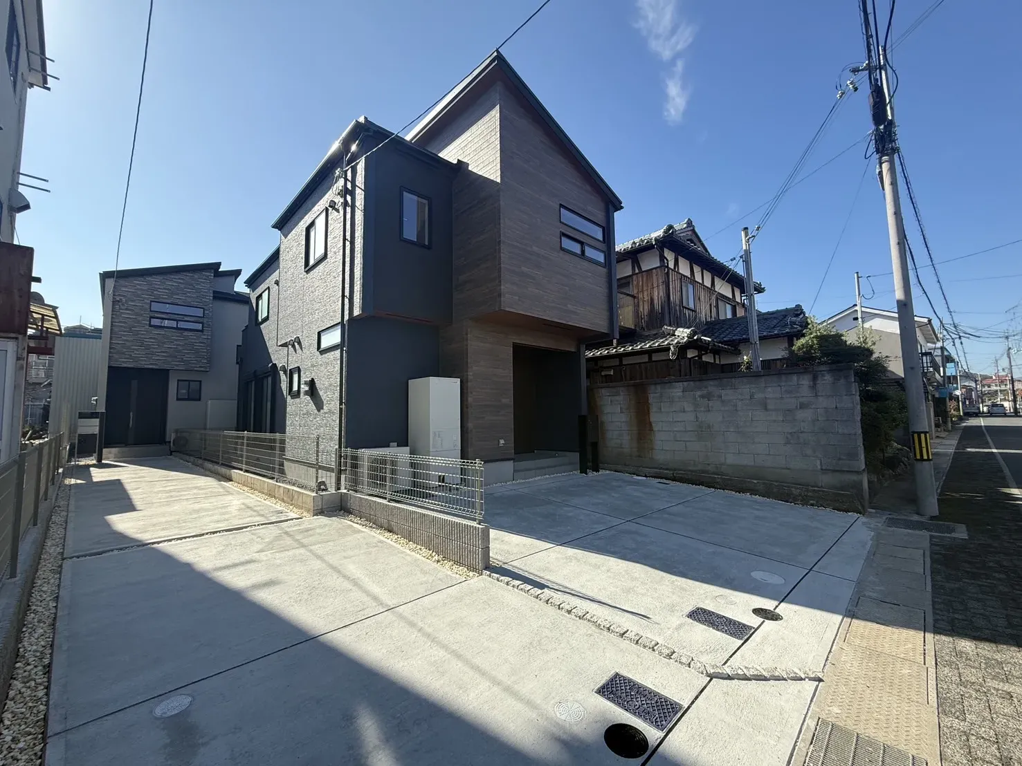 【現地外観】2025.11.15撮影
①号棟カースペース並列2台可能!