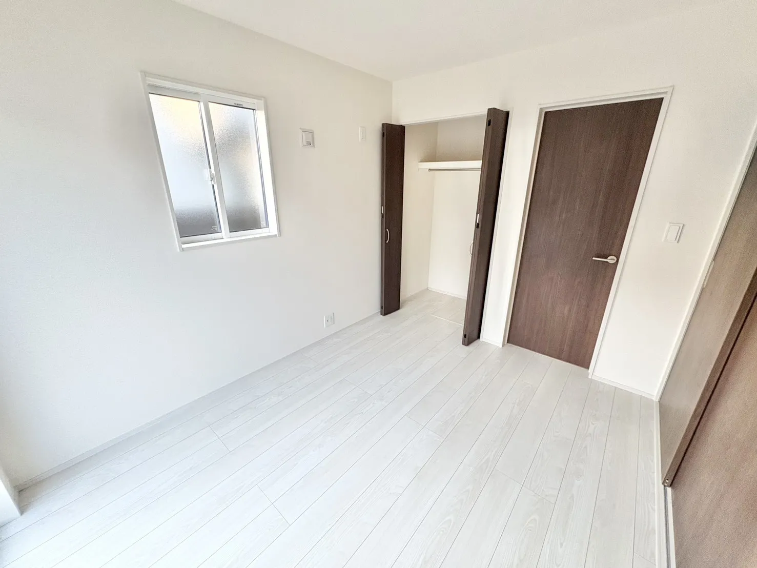 ☆西側5.25畳洋室☆