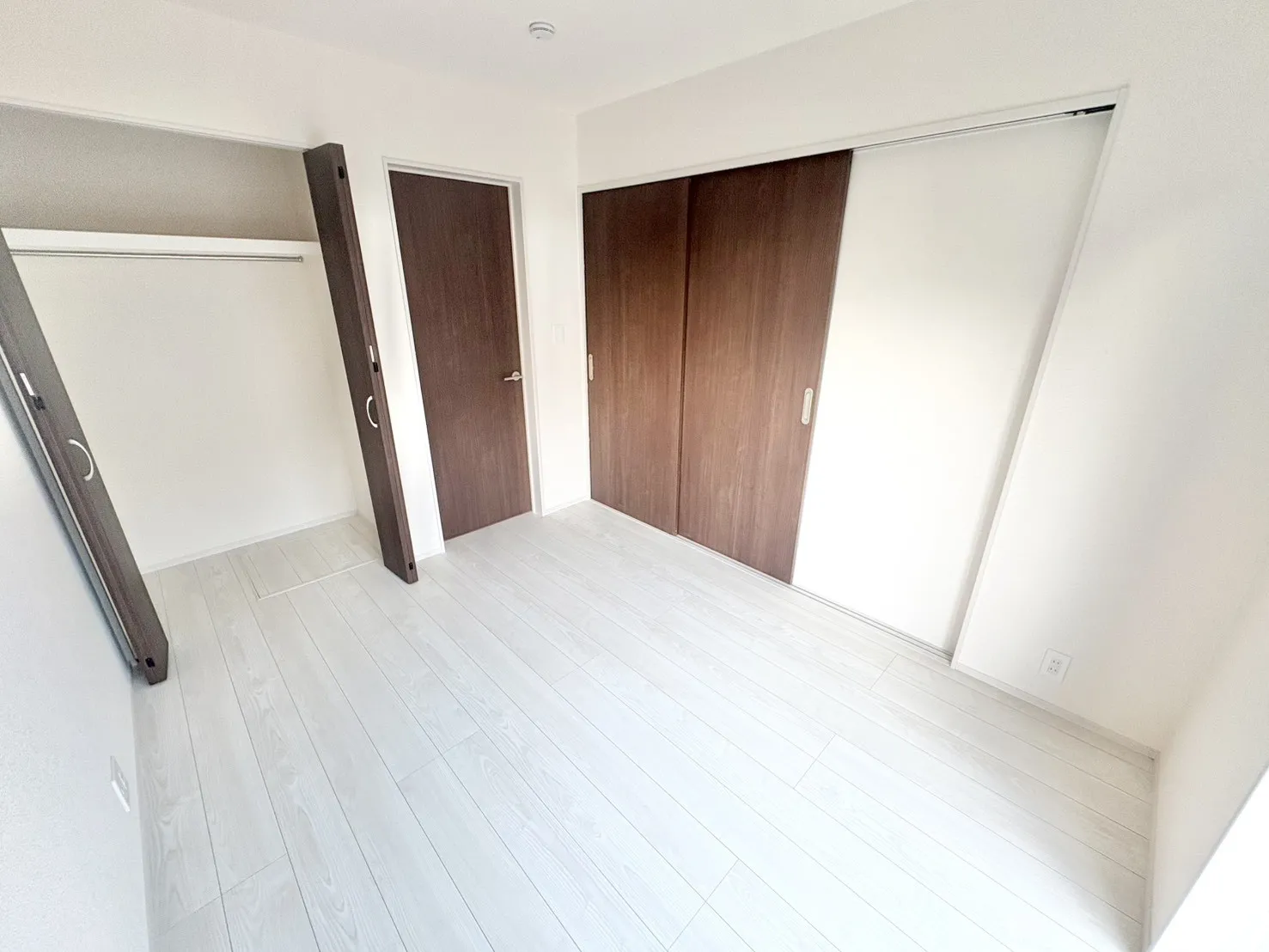 ☆西側5.25畳洋室☆