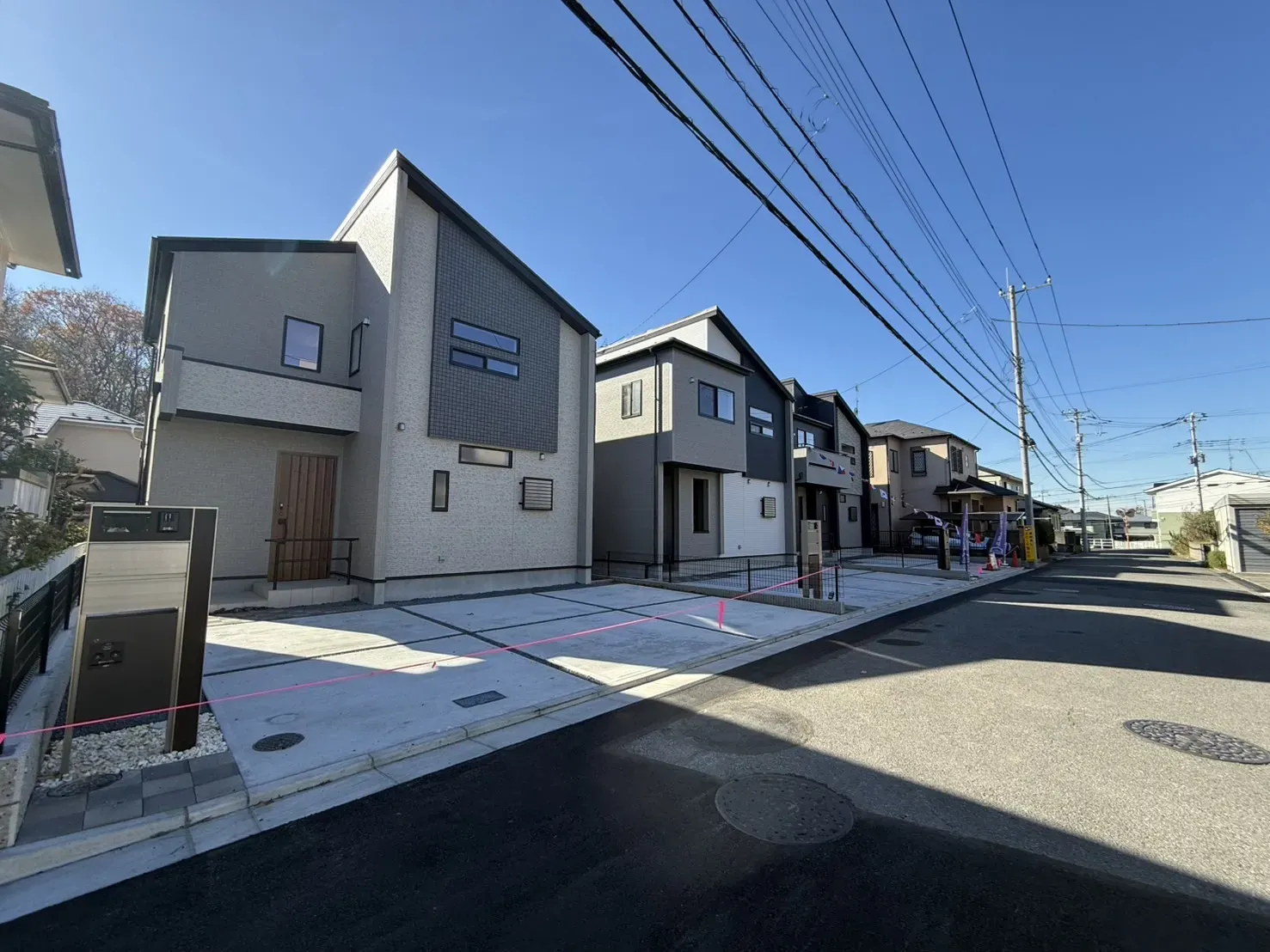 前面道路含む外観