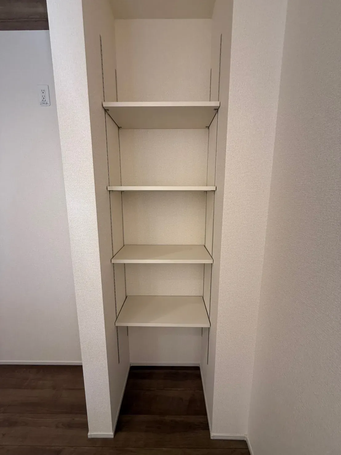 ①キッチン横収納