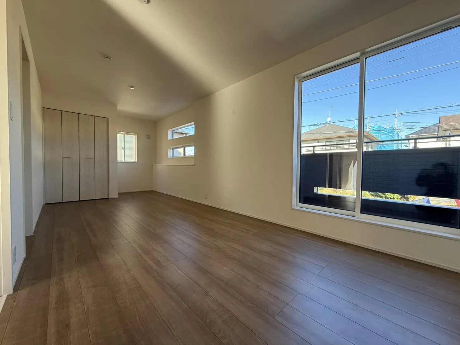 ①2階11.25帖洋室