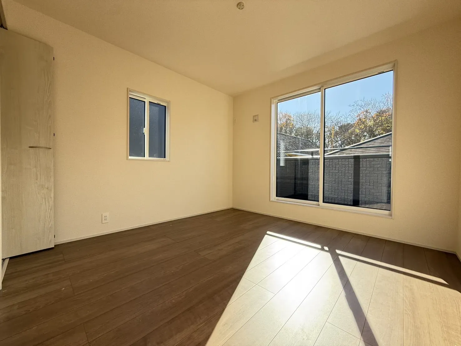 ①2階6.125帖洋室