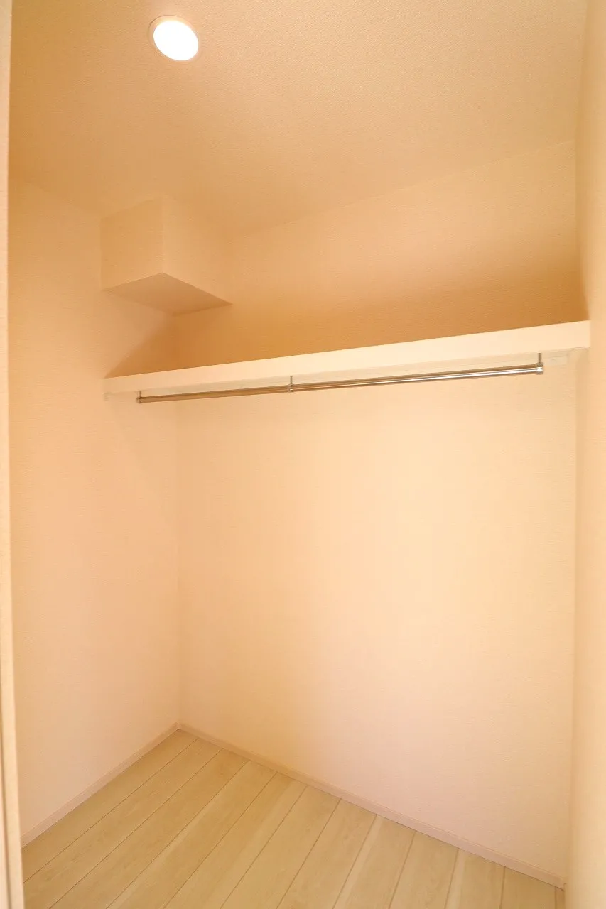 【5号棟ウォークインクローゼット】