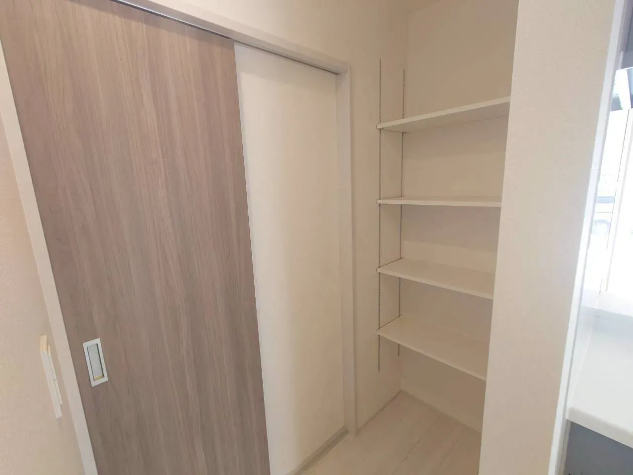 キッチン横パントリー