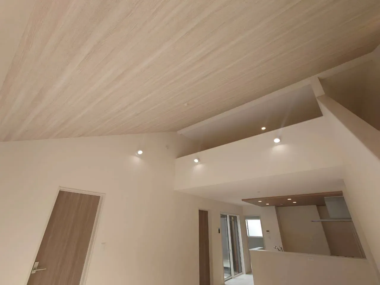 リビング勾配天井