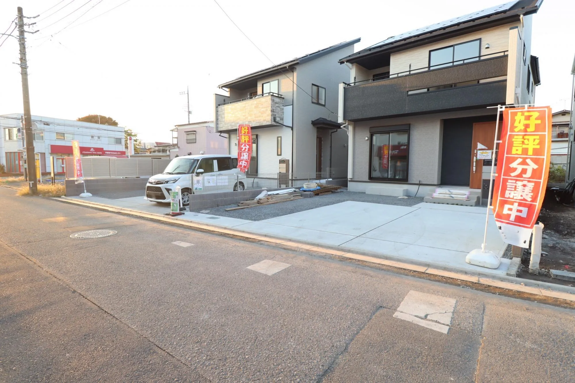 前面道路を含む外観