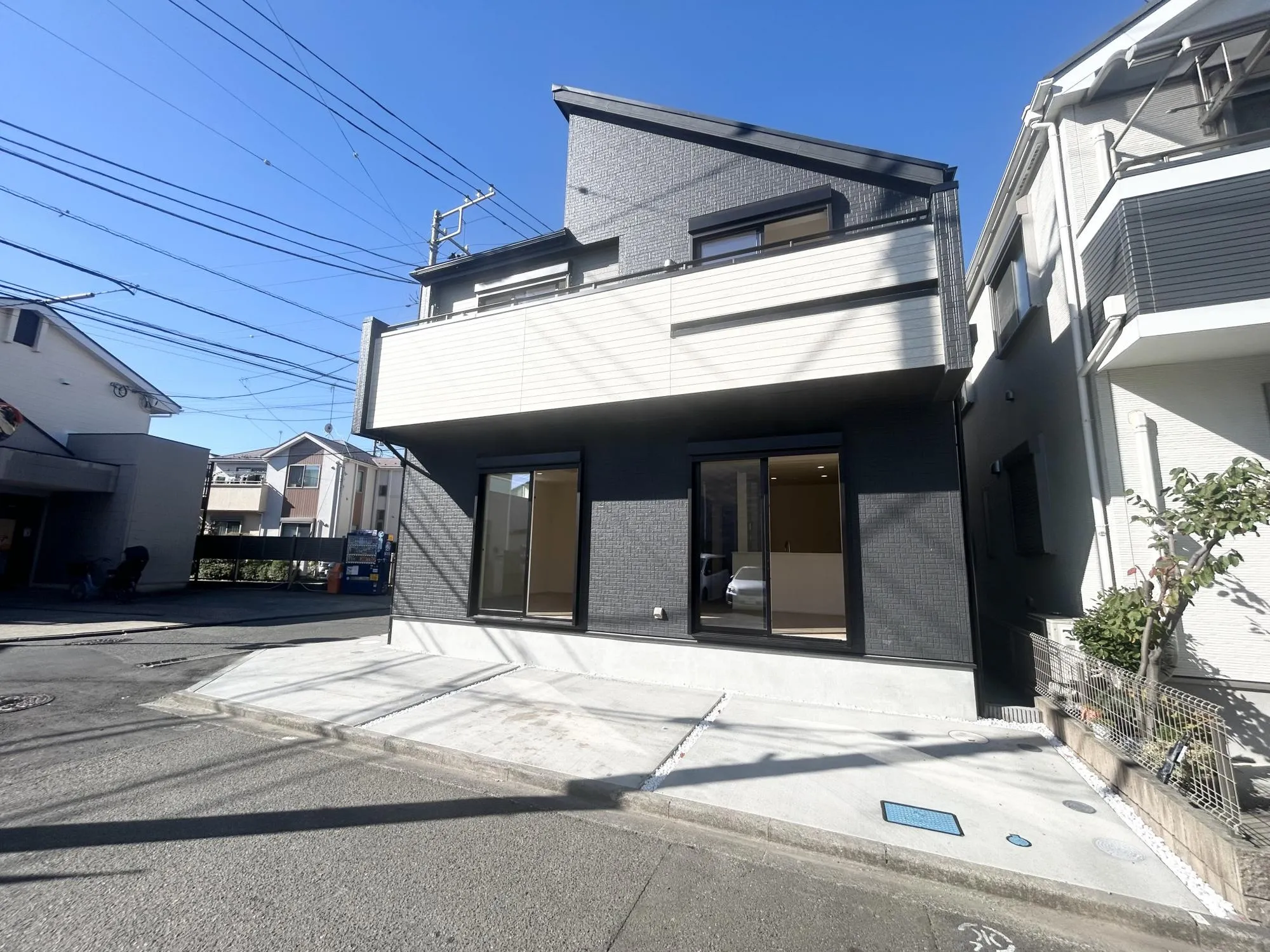 小田急電鉄小田原線,小田急電鉄江ノ島線 相模大野駅まで徒歩24分
小田急電鉄小田原線,小田急電鉄江ノ島線 相模大野駅までバス8分 大沼小学校前バス停まで徒歩5分