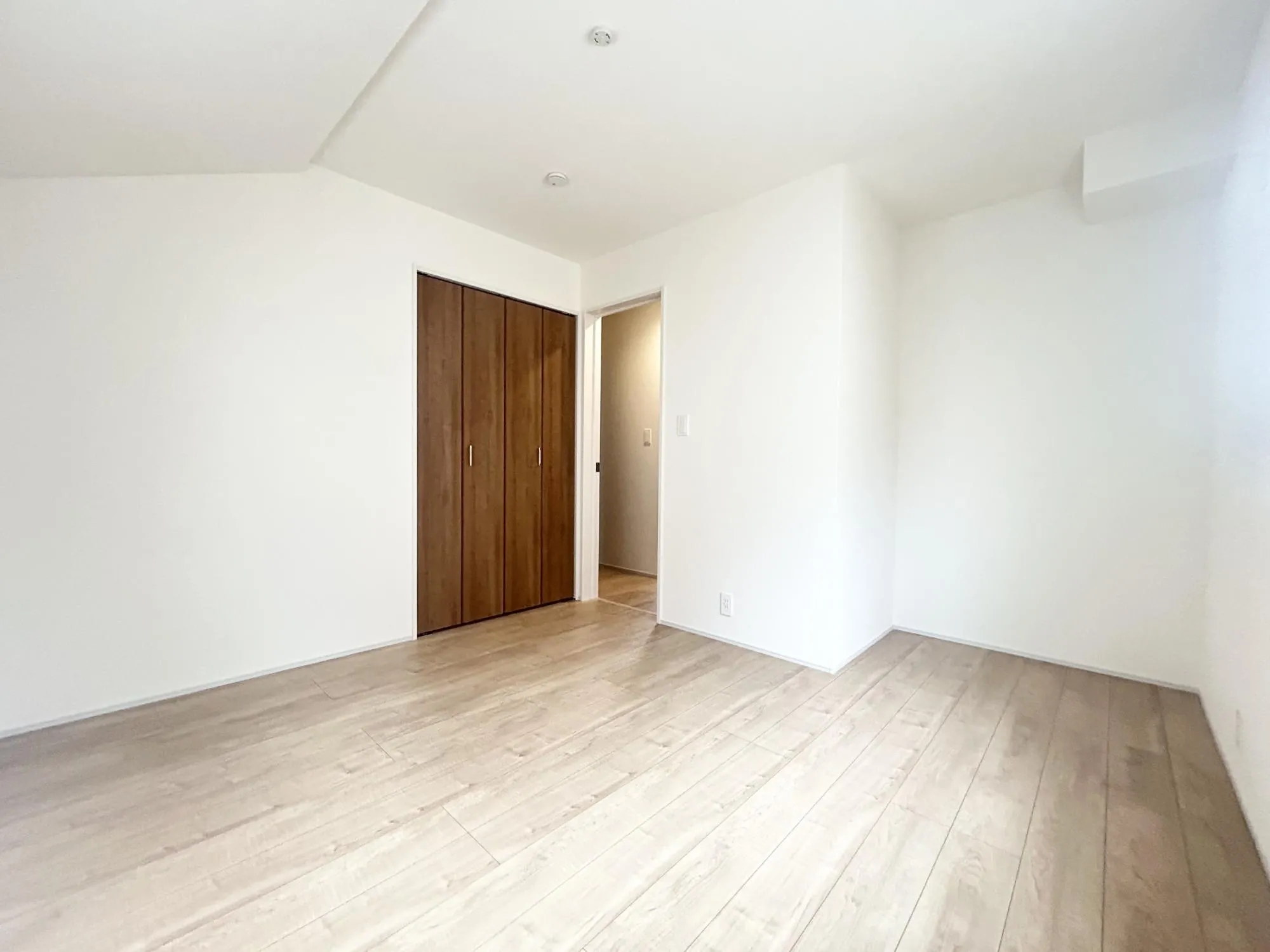 収納付き全居室なのでとても便利な仕様です♪お洋服がたくさんのご家族も安心です☆