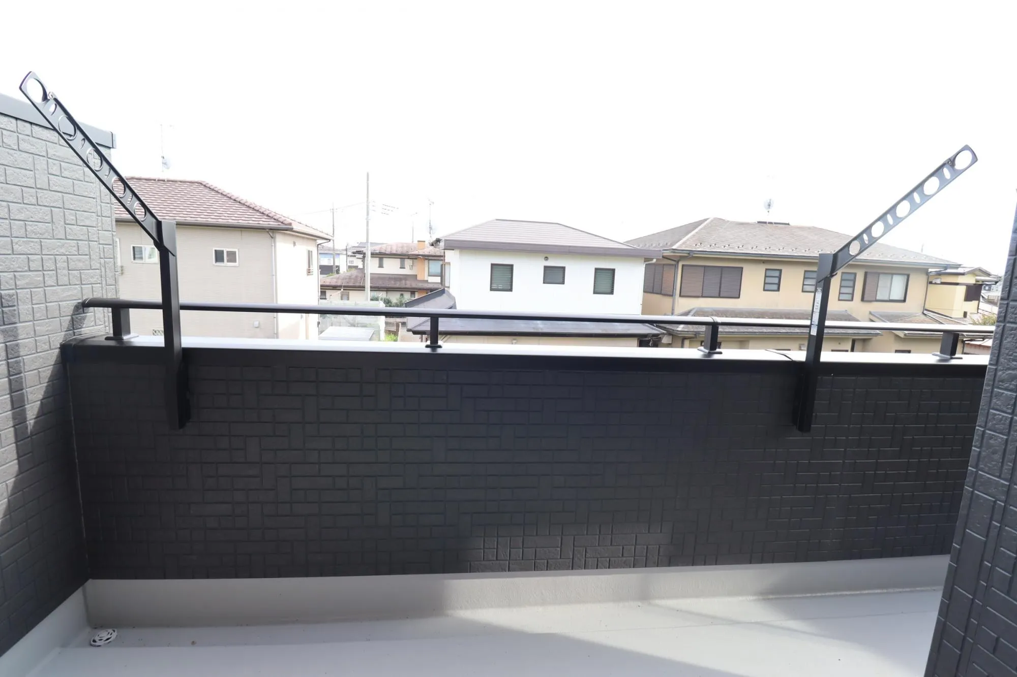 3号棟 バルコニー
見晴らしの良いバルコニー。2部屋から行き来ができます♪
