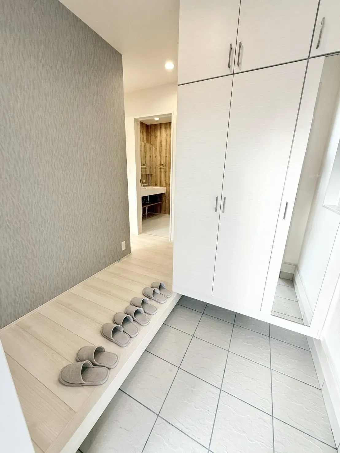 【玄関 | 1号棟】