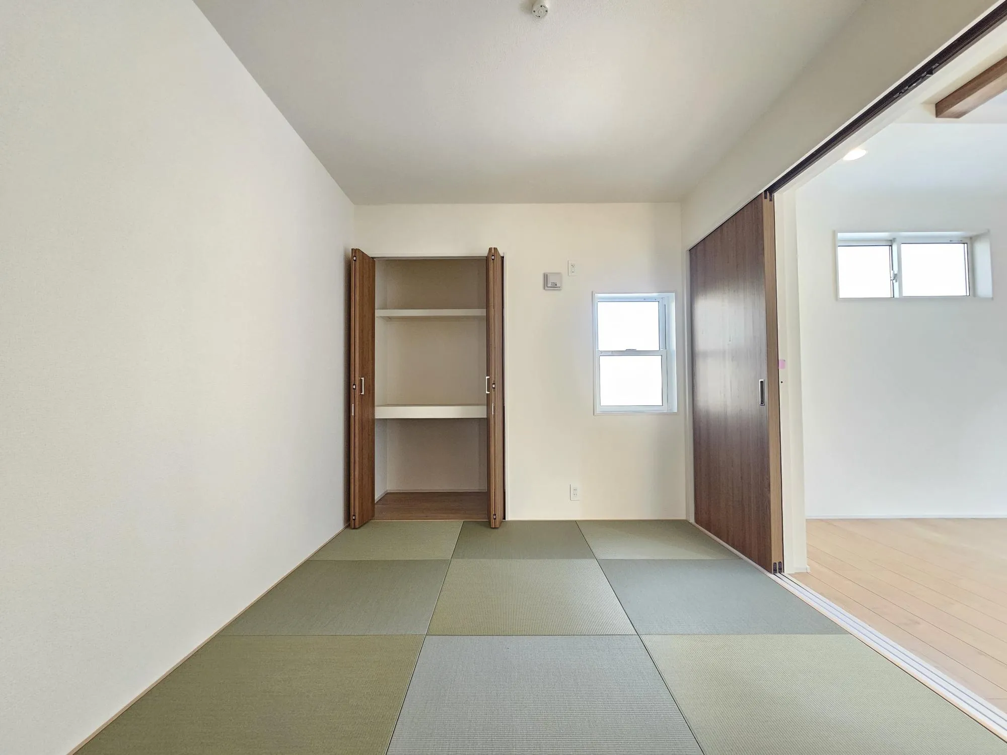 7号棟　和室
和室は突然の来客にも対応。家事スペースや子供の遊び場等、使用用途は様々です♪