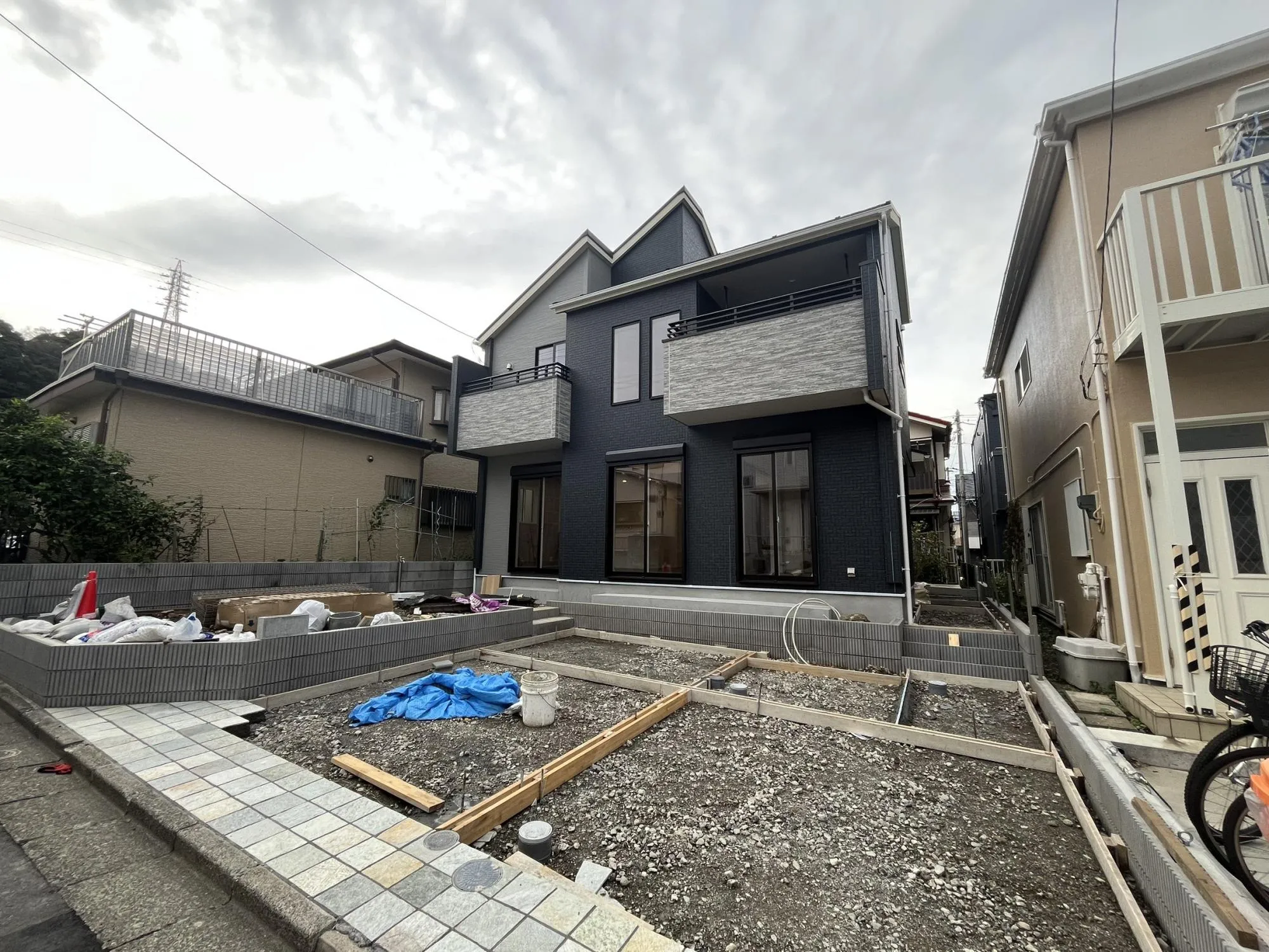 庭付きで、ガーデニングやお子さまの遊び場にもぴったりです。