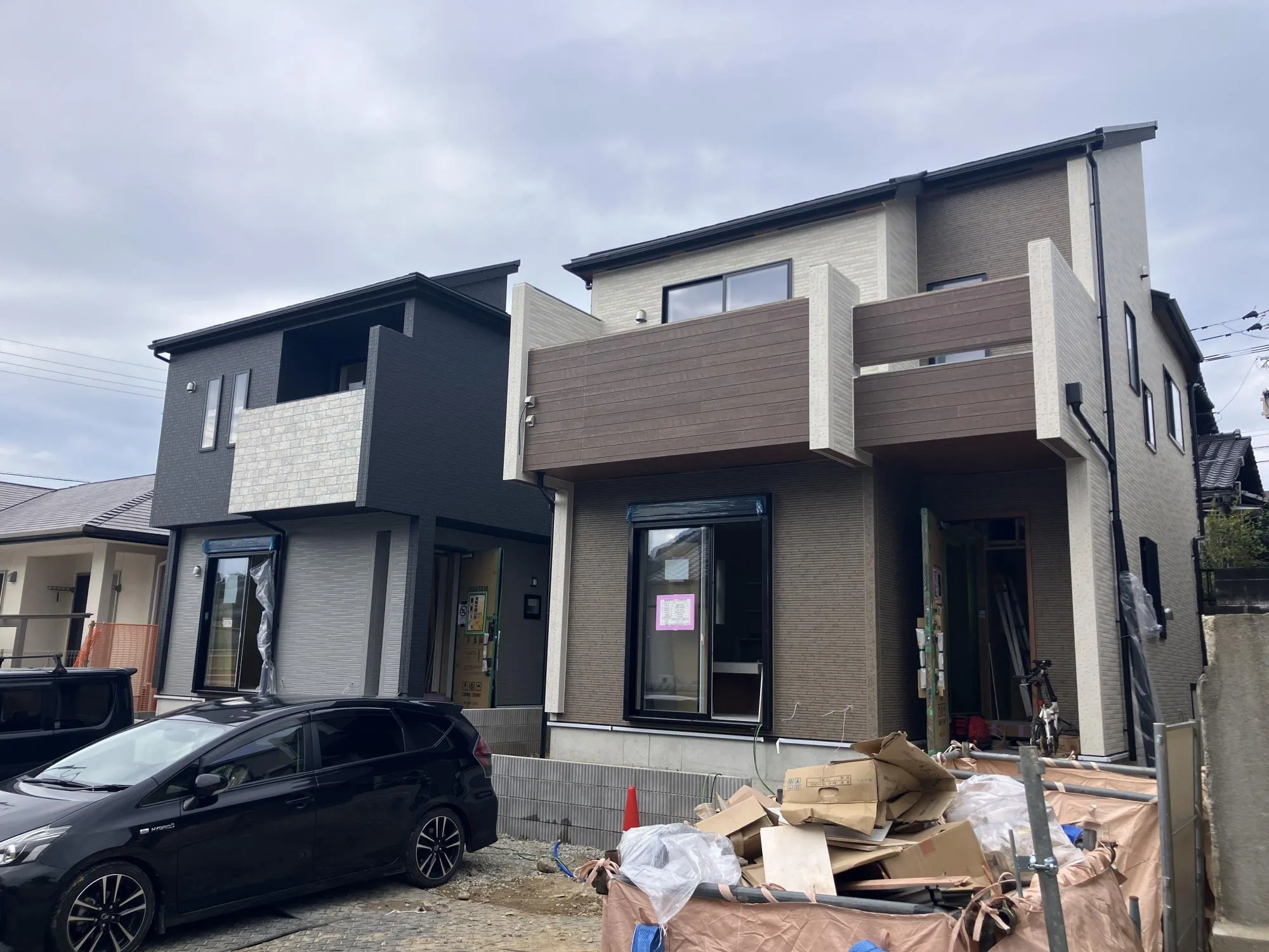 外観写真左1号棟・右2号棟　2025年10月下旬