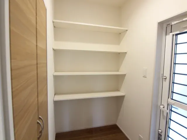 パントリー可動棚4段　2号棟