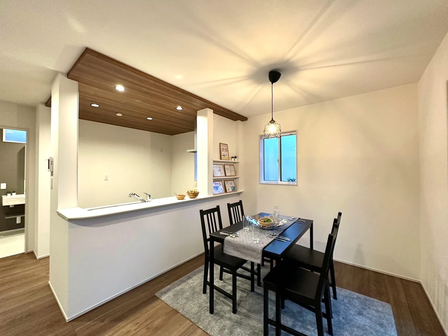 リビングダイニング(モデル家具あり)