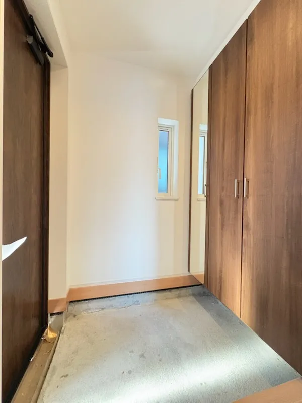 玄関姿見付きシューズボックス